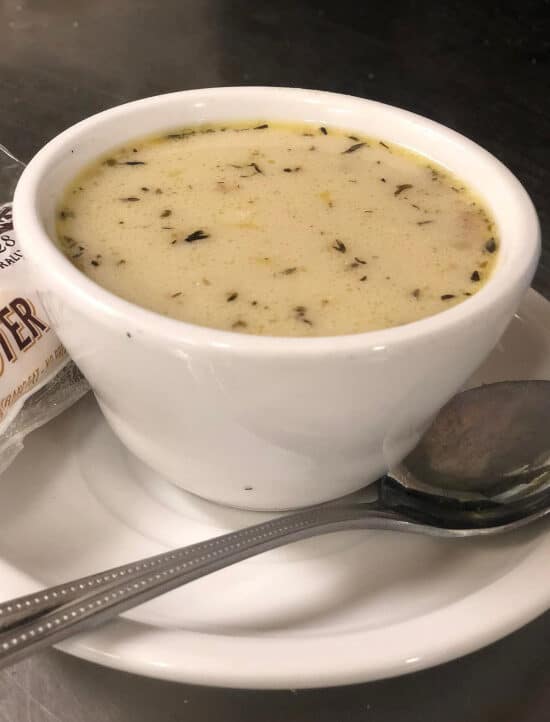 Ritrovo Italian Pub Style Soup WIth Crackers